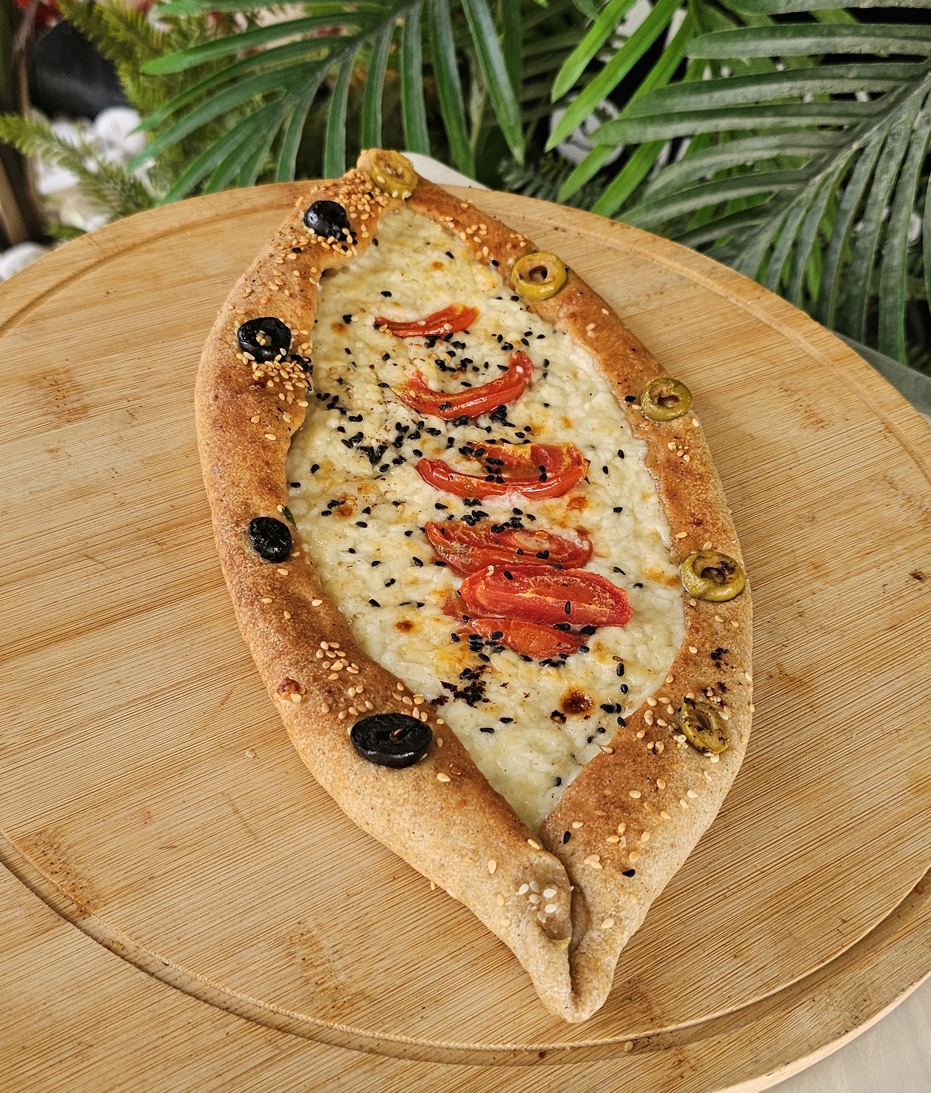 جبنة و بندورة و زيتون (صحي)